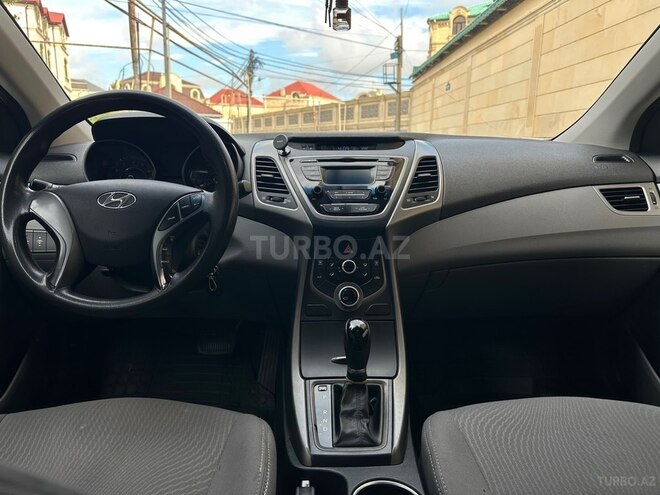 Hyundai Elantra-9
