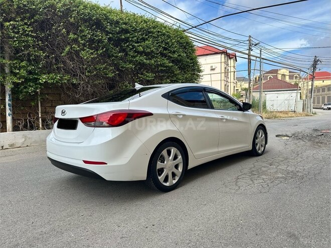 Hyundai Elantra-5