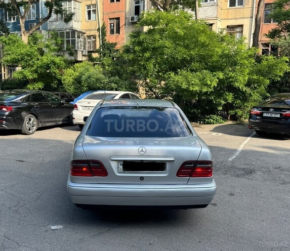 Mercedes E 240-6