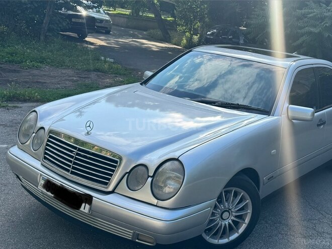 Mercedes E 240-4