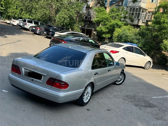 Mercedes E 240-5