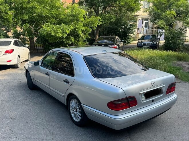 Mercedes E 240-7