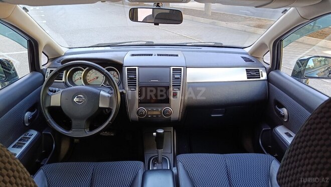 Nissan Tiida-17