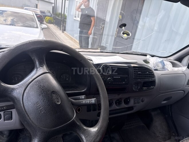 Ford Transit-3