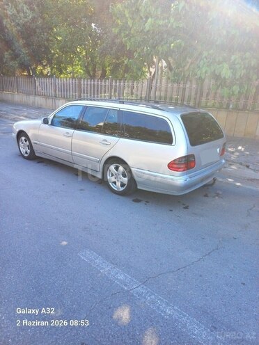 Mercedes E 240-3