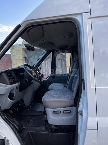 Ford Transit-11