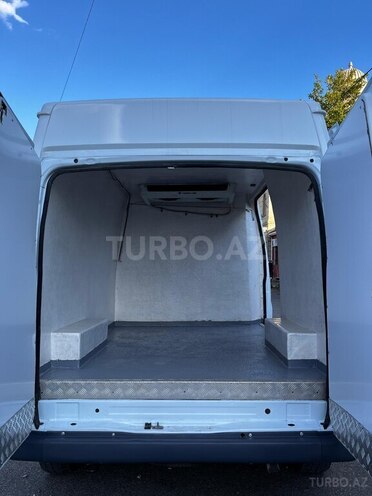 Ford Transit-10