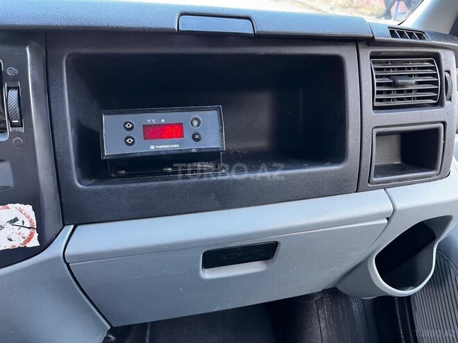 Ford Transit-15