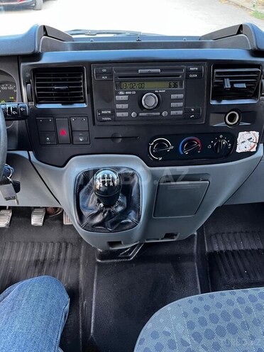 Ford Transit-14