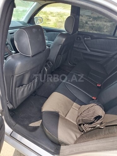 Mercedes E 280-3