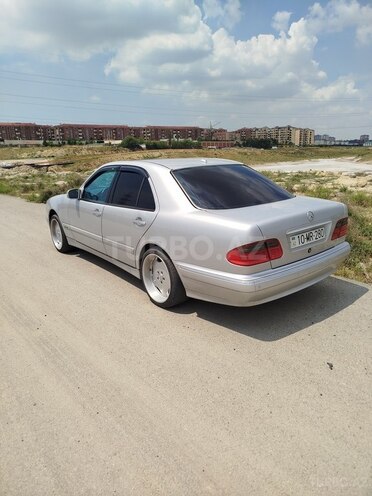 Mercedes E 280-4