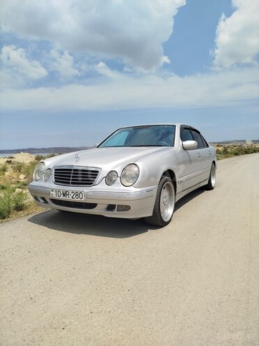 Mercedes E 280-1