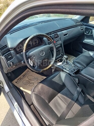 Mercedes E 280-2