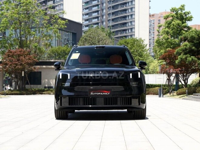Lynk & Co 900-2