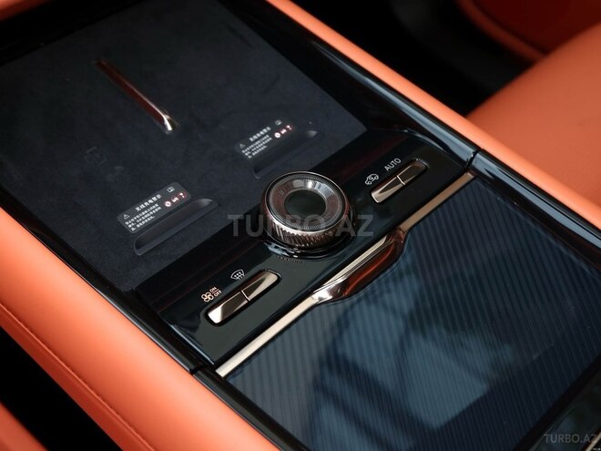 Lynk & Co 900-15