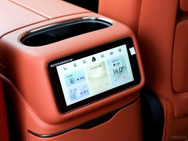 Lynk & Co 900-27