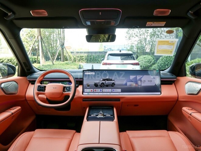 Lynk & Co 900-7