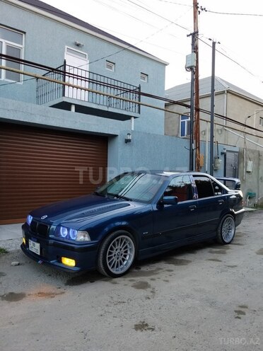 BMW 320-7