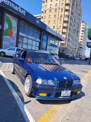 BMW 320-1