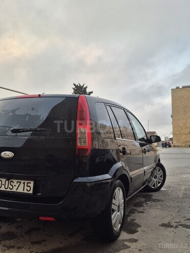 Ford Fusion-10