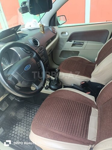 Ford Fusion-4