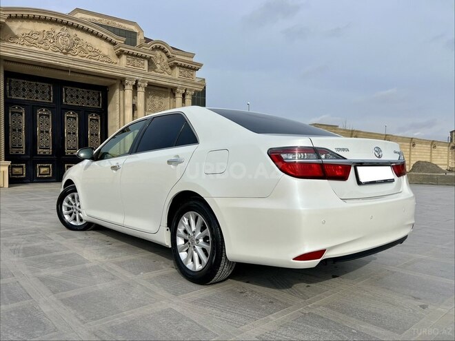 Toyota Camry-5