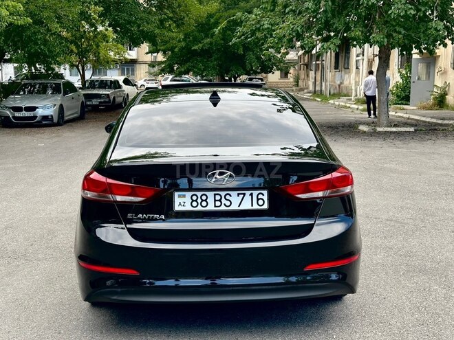 Hyundai Elantra-2