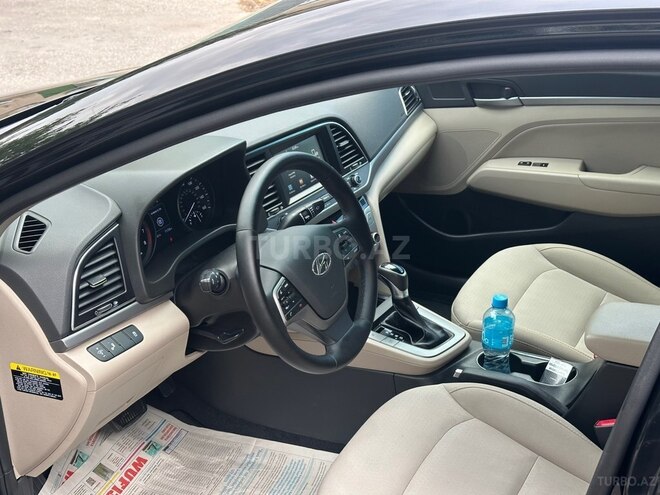 Hyundai Elantra-10