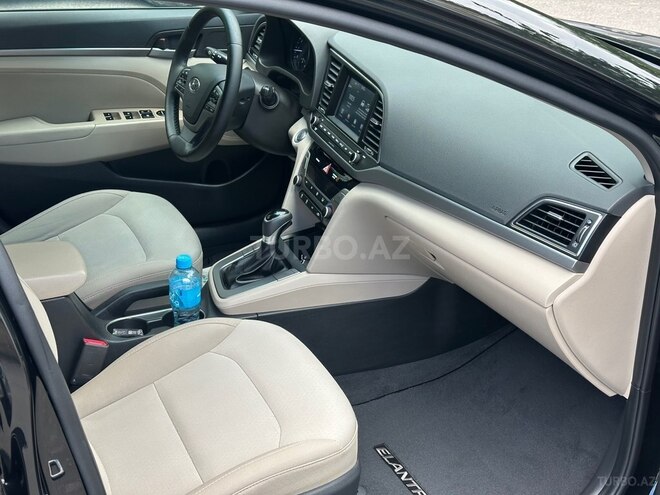 Hyundai Elantra-9
