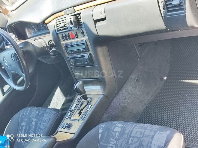 Mercedes E 220-2