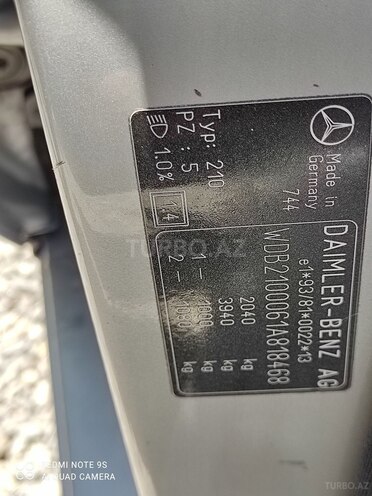 Mercedes E 220-11