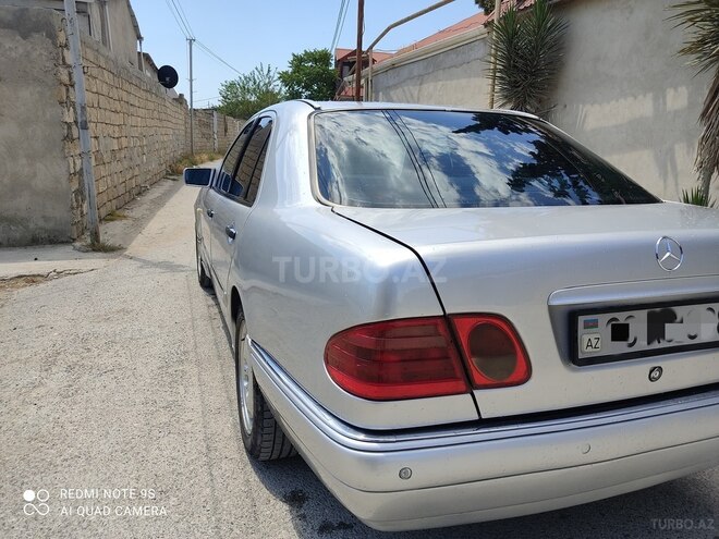 Mercedes E 220-10