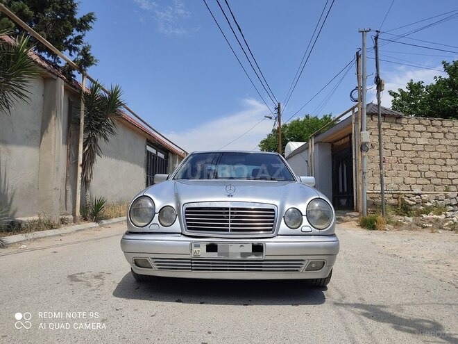 Mercedes E 220-17