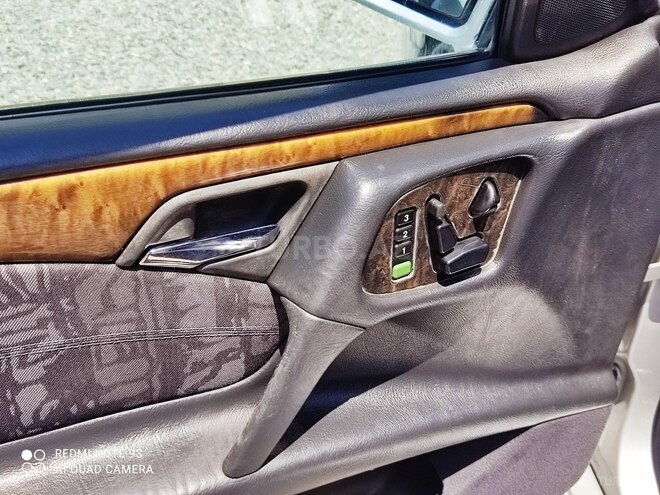 Mercedes E 220-5