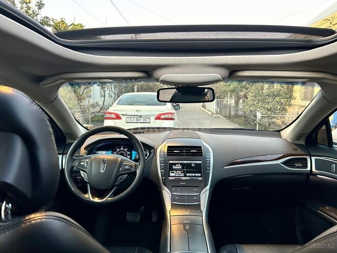 Lincoln MKZ-3