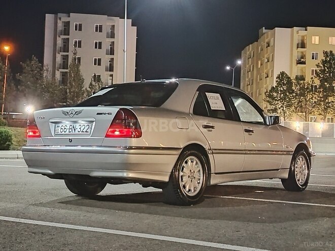 Mercedes E 200-2