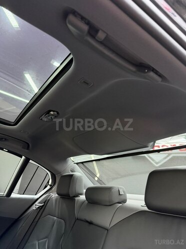 BMW 530e-13