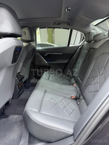 BMW 530e-10