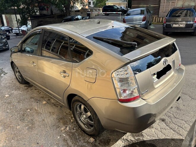Toyota Prius-5