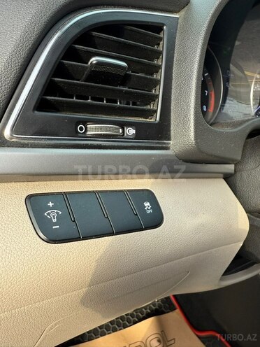 Hyundai Elantra-13