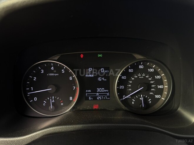 Hyundai Elantra-11