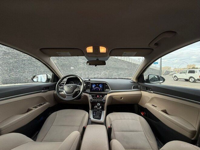 Hyundai Elantra-8
