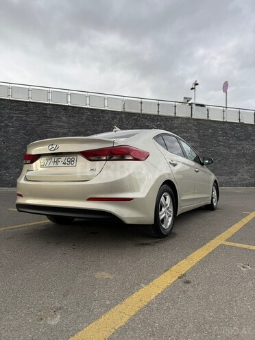 Hyundai Elantra-3