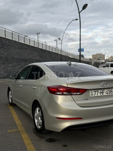 Hyundai Elantra-6