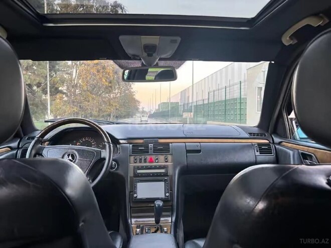 Mercedes E 240-3