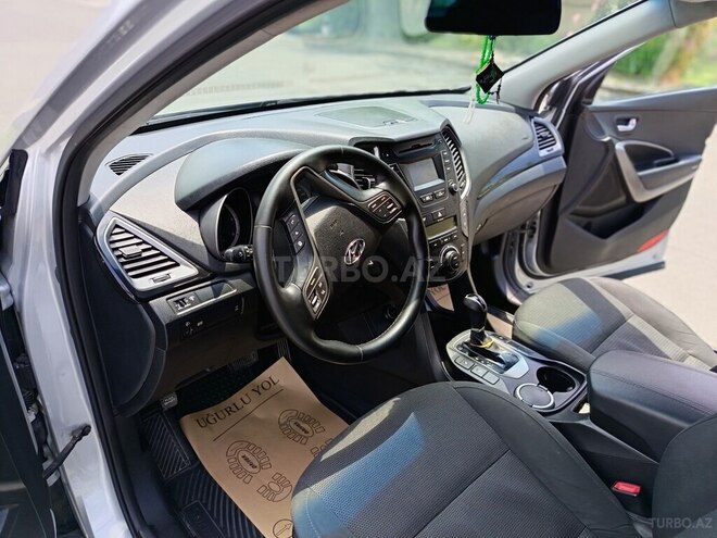 Hyundai Santa Fe-13