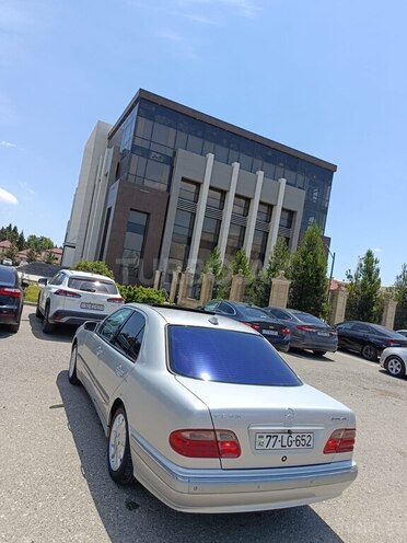 Mercedes E 240-5