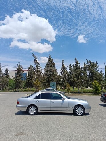 Mercedes E 240-4