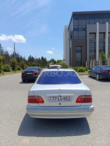 Mercedes E 240-7
