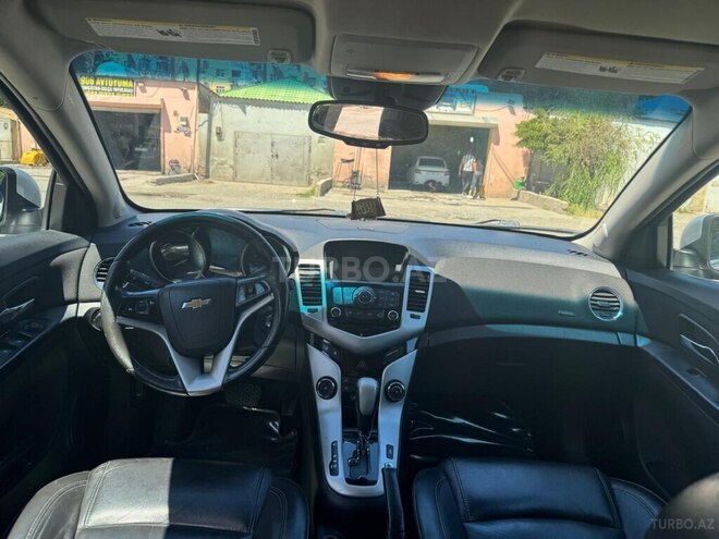 Chevrolet Cruze-12